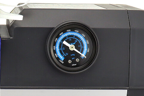 Built-in high precision vacuum gauge