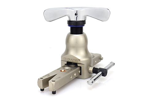 eccentric cone type flaring tool